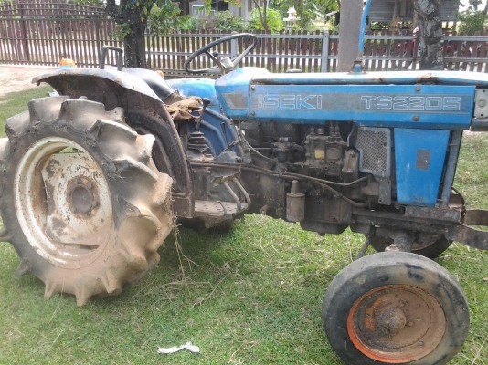 ขายตามสภาพรถไถนาอิซากิ22แรงตามสภาพยางแตก2เส้นเครื่องติดได้