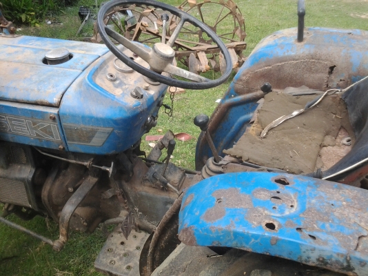 ขายตามสภาพรถไถนาอิซากิ22แรงตามสภาพยางแตก2เส้นเครื่องติดได้