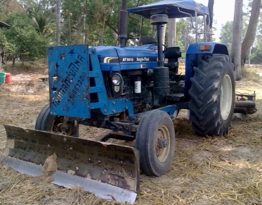 FORD 6600 T3 เพลาเดียว รถสวยจัดครับพร้อมทำงานได้เลย เครื่อง T3 แน่นแรงดีมากไม่เยิ้ม ช่วงล่างดี อุปกรณ์ครบพร้อม มีใบดันหน้า ผานพรวนดิน 6 ยางสภาพดีประมาณ 70\% พร้อมใช้งาน เอกสารสัญญาซื้อขาย ราคาต่อรองได้ครับ