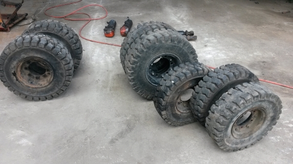 ขายยางโฟ๊คลิ๊ฟสวยๆ มีหลายชุด วงล่ะ 1500 พร้อมกระทะครับ