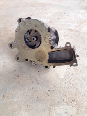 ขาย ปั้มน้ำหน้าเครื่อง วีโก้