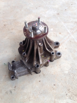 ขาย ปั้มน้ำหน้าเครื่อง วีโก้