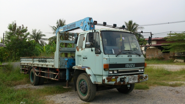 รถบรรทุกติดเครน 6 ล้อ