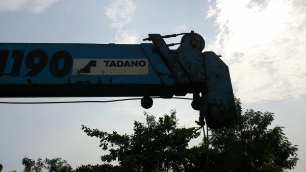 รถบรรทุกติดเครน 6 ล้อ