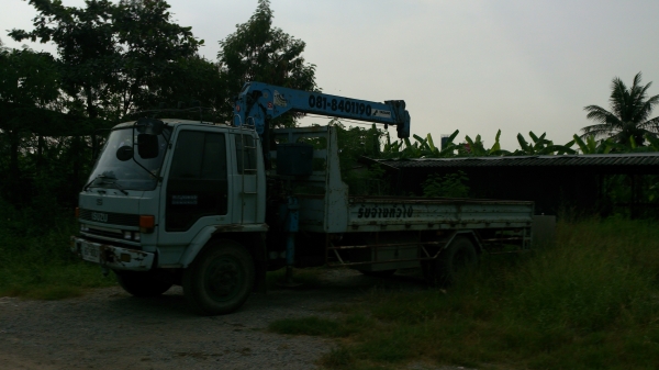 รถบรรทุกติดเครน 6 ล้อ