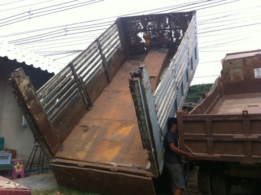 สิบล้อดั้ม เครื่อง6BD1 175 แรงม้า  ทะเบียนเต็ม