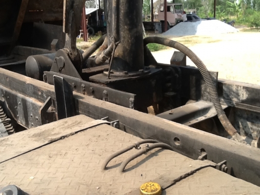 สิบล้อดั้ม เครื่อง6BD1 175 แรงม้า  ทะเบียนเต็ม