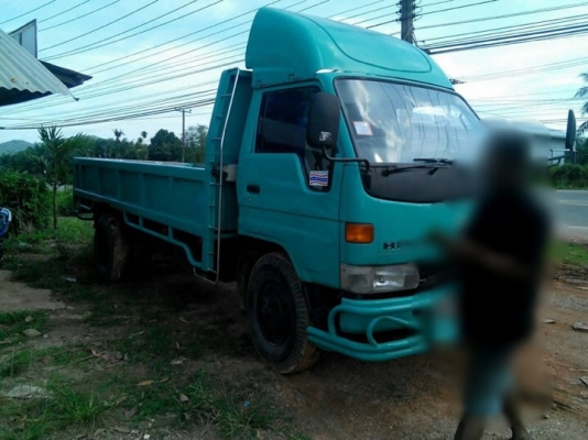 รถโตโยต้า  6  ล้อ 135 แรงม้า. ปี 48  สนใจติดต่อ  081 - 6079515