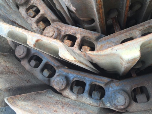 โซ่พร้อมใบแทรค PC120-5 เชคนอกญี่ปุ่น  ใบยาว 50 ซม.  ถอดจากรถนอกญี่ปุ่นไม่เคยใช้งานในไทย โซ่เต็ม บู๊ทกลมดิ๊ก สวยงามๆ เอาไปใส่ทำงานได้เป็นปีๆ   ราคา คู่ละ 90,000 บาท