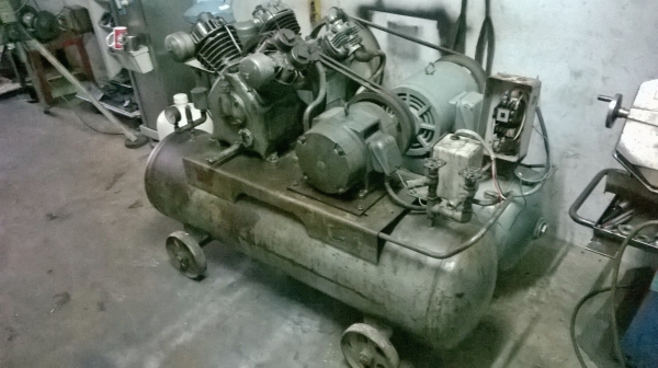 ขายเหมาๆครับ ปั้มลมฮิตาชิ BEBICON 2 ตัว 5 แรง และ 7 แรง