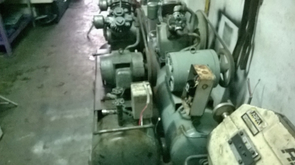 ขายเหมาๆครับ ปั้มลมฮิตาชิ BEBICON 2 ตัว 5 แรง และ 7 แรง