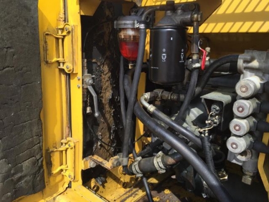 ขายรถแบคโฮ KOMATSU PC130-6 ระบบไฟฟ้าเต็ม ปี 2002 บูมยาวพิเศษ ใบแทร็ค 60 สภาพสวยมาก รถนอกนำเข้า มีVDOครับ ขายรถแบคโฮ KOMATSU PC130-6 ระบบไฟฟ้าเต็ม ปี 2002 บูมยาวพิเศษ ใบแทร็ค 60 สภาพสวยมาก รถนอกนำเข้า มีVDOครับ