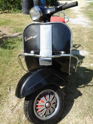 ขาย vespa หัวเหลี่ยม อินเดีย เครื่องผ่าใหม่ เสื้อ 5 พอต แม็ค fa ของแต่งตามรูปให้หมดครับ ขี่เที่ยวหนาวนี้สบายๆครับ ราคา 33500 บาทครับ
