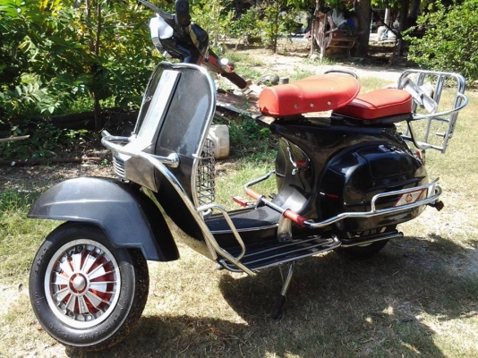 ขาย vespa หัวเหลี่ยม อินเดีย เครื่องผ่าใหม่ เสื้อ 5 พอต แม็ค fa ของแต่งตามรูปให้หมดครับ ขี่เที่ยวหนาวนี้สบายๆครับ ราคา 33500 บาทครับ ขาย vespa หัวเหลี่ยม อินเดีย เครื่องผ่าใหม่ เสื้อ 5 พอต แม็ค fa ของแต่งตามรูปให้หมดครับ ขี่เที่ยวหนาวนี้สบายๆครับ ราคา 33500 บาทครับ