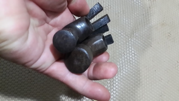 หัวค้อน ขนาดเล็กๆ เหล็กเสียงดังกังวาล