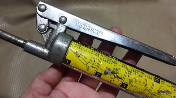 มืออัดจารบี ญี่ปุ่ สภาพอัดได้ดีทั้งคู่นะครับไม่มีรั่วนะเพียงแต่ หาปลายใส่เอานะ