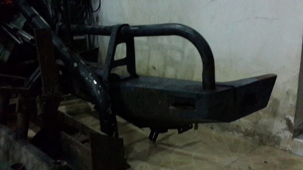 กันชนหน้า กันชนหลัง พร้อมถาดวินซ์ ไซด์เรียวบันไดข้าง โรบาร์พร้อมตะแกรง เอาไปหมดนั้นถอดจาก SR5 LN111