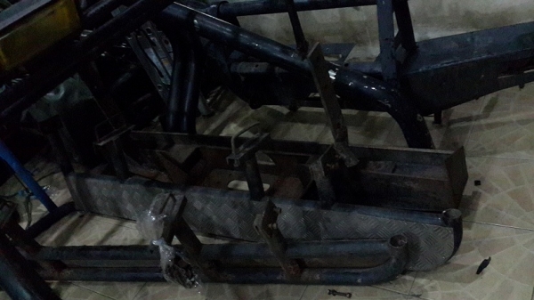 กันชนหน้า กันชนหลัง พร้อมถาดวินซ์ ไซด์เรียวบันไดข้าง โรบาร์พร้อมตะแกรง เอาไปหมดนั้นถอดจาก SR5 LN111