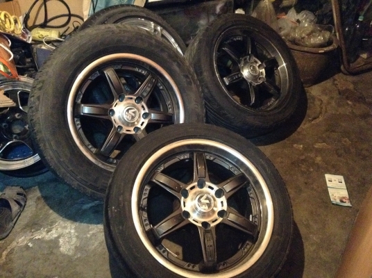 Volh Rs ขอบ 17 นิ้ว 6 รูกว้าง 7.5 พร้อมยาง 4 วง Volh Rs ขอบ 17 นิ้ว 6 รูกว้าง 7.5 พร้อมยาง 4 วง