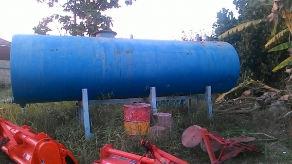 ขายถังใส่นํ้า 10,000 ลิตร มีฐานสูงประมาณ 4 เมตร