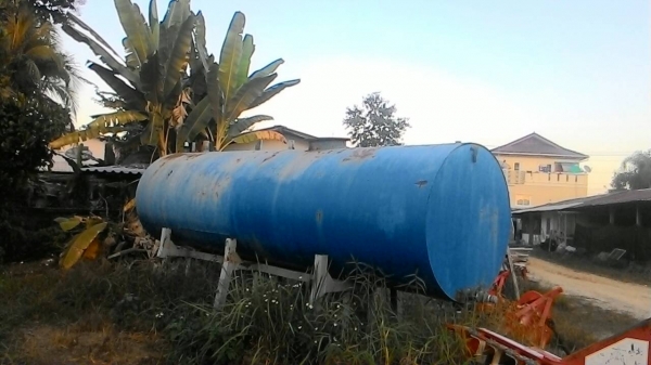 ขายถังใส่นํ้า 10,000 ลิตร มีฐานสูงประมาณ 4 เมตร