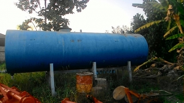 ขายถังใส่นํ้า 10,000 ลิตร มีฐานสูงประมาณ 4 เมตร