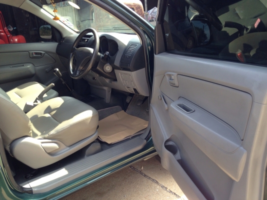 ขายรถกระบะtoyota vigo ปี 2006 พร้อมเล่มทะเบียน-ชุดโอน ไม่มีเครื่องยนต์ 130,000 บาท