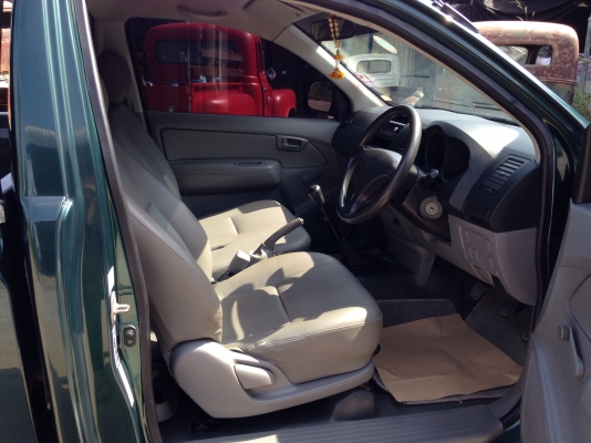 ขายรถกระบะtoyota vigo ปี 2006 พร้อมเล่มทะเบียน-ชุดโอน ไม่มีเครื่องยนต์ 130,000 บาท