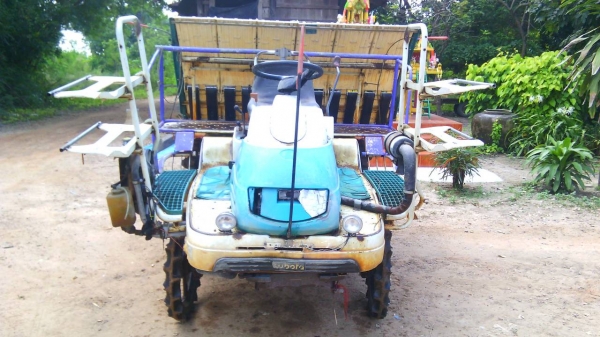 ขายรถดำนาคูโบต้า6แถวพร้อมถาด400อันเครื่องดีเช็ว