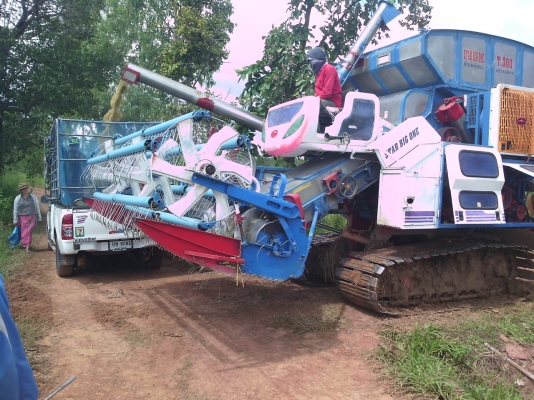 ขายรถเกี่ยวข้าวศักดิ์พัฒนาการเกษตร