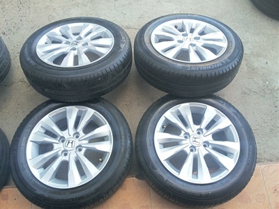 ขายล้อแม็กHONDA CITY ขอบ15 พร้อมยาง  4 ล้อ