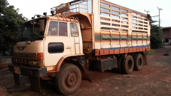 **1,000,000 บ.ต่อรอง**ขาย10ล้อ2เพลาดั้ม HINO SUMO FM227LD EM100-220HP ปี32 เครื่องเดิม 220แรง แน่นๆ แรงดี เสียงนิ่ม เกียร์EKเข้าง่ายไม่หลุด ไม่หอน ช่วงล่างเดิมๆ สโลวเดิม คัสซีสวยเดิม ใหญ่ๆ ไม่ปะไม่ดาม ไม่มีบวม กระบะดั้มเหล็กคอกเกษตรสูง พนัส 6.0ม.สภาพดี พื