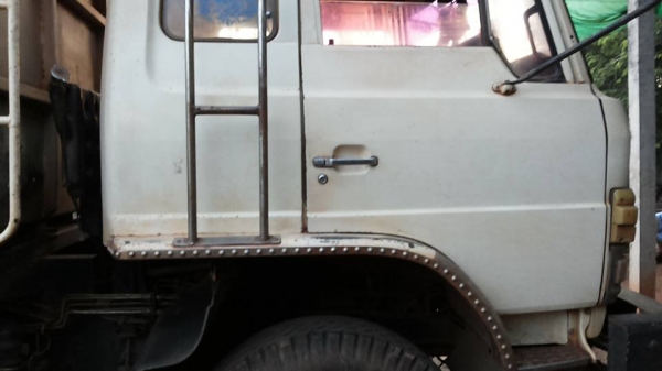 **1,000,000 บ.ต่อรอง**ขาย10ล้อ2เพลาดั้ม HINO SUMO FM227LD EM100-220HP ปี32 เครื่องเดิม 220แรง แน่นๆ แรงดี เสียงนิ่ม เกียร์EKเข้าง่ายไม่หลุด ไม่หอน ช่วงล่างเดิมๆ สโลวเดิม คัสซีสวยเดิม ใหญ่ๆ ไม่ปะไม่ดาม ไม่มีบวม กระบะดั้มเหล็กคอกเกษตรสูง พนัส 6.0ม.สภาพดี พื