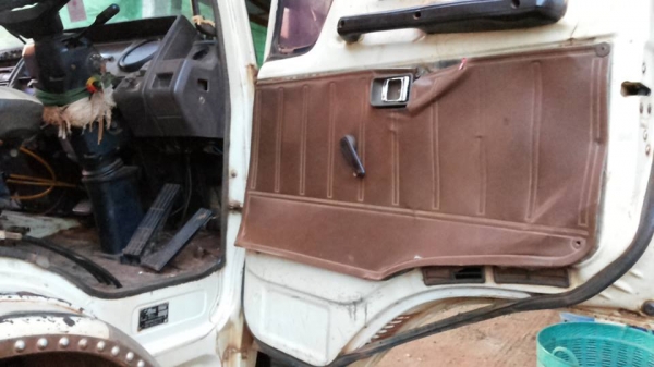 **1,000,000 บ.ต่อรอง**ขาย10ล้อ2เพลาดั้ม HINO SUMO FM227LD EM100-220HP ปี32 เครื่องเดิม 220แรง แน่นๆ แรงดี เสียงนิ่ม เกียร์EKเข้าง่ายไม่หลุด ไม่หอน ช่วงล่างเดิมๆ สโลวเดิม คัสซีสวยเดิม ใหญ่ๆ ไม่ปะไม่ดาม ไม่มีบวม กระบะดั้มเหล็กคอกเกษตรสูง พนัส 6.0ม.สภาพดี พื