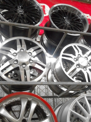 แม๊ก ISUZU  ขอบ 16 ขนาด 6 รู  16X7JJ มี ชุด 4 วง    TEL.081-427-3941