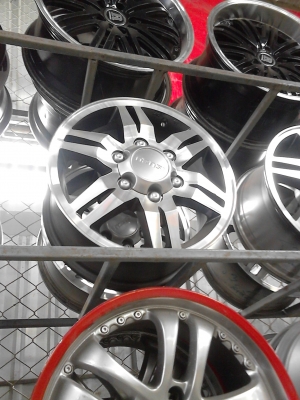 แม๊ก ISUZU  ขอบ 16 ขนาด 6 รู  16X7JJ มี ชุด 4 วง    TEL.081-427-3941
