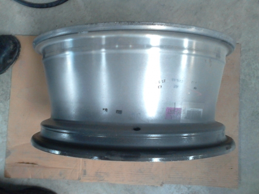 แม๊ก ISUZU  ขอบ 16 ขนาด 6 รู  16X7JJ มี ชุด 4 วง    TEL.081-427-3941