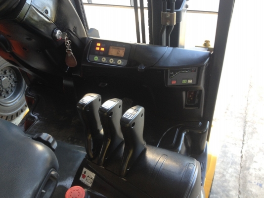 ขายรถยกKomatsu โฟล์คลิฟท์   รุ่น  FB20 ขนาด2ตันรุ่นใหม่ ไฟฟ้าเกียร์ออโต้ ซไลด์ชิฟ เสา3เมตร 2500ชม.มีหลายคัน