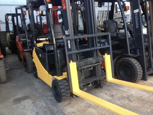 ขายรถยกKomatsu โฟล์คลิฟท์   รุ่น  FB20 ขนาด2ตันรุ่นใหม่ ไฟฟ้าเกียร์ออโต้ ซไลด์ชิฟ เสา3เมตร 2500ชม.มีหลายคัน