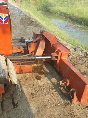 KOMATSU ดี20 -5 เกียร์ตัด ทำสีเป็นรถไถฟอร์ต