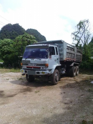 รถบรรทุก 10 ล้อ ISUZU