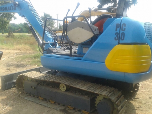 ขายแบคโคKOMATSU  PC30-7 พร้อมใช้