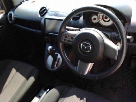 มาสด้า 2 ปี 2012  รุ่น TOP Sport 5 ประตู สวย เดิมบาง ดุจรถป้ายแดง