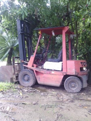 รถโฟล์คลิฟ TCM ยก 4 เมตร รถโฟล์คลิฟ TCM ยก 4 เมตร