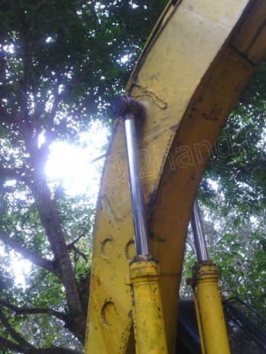 รถแบคโฮ KOBELCO 200