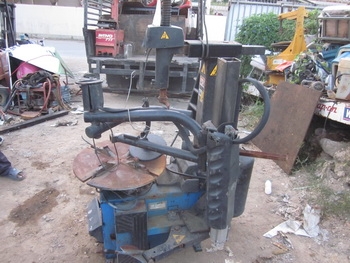 ขาย-เครื่องถอด เปลี่ยน ยางตัวใหญ่ ทำงานได้หลายอย่าง HOFMANN MONTY 3300 AX เส้นผ่านศูนย์กลาง 23 นิ้ว