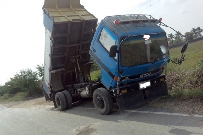 ขายรถอีซูซูดั้ม NPR 58L-467 วางเครื่อง165 แรงม้า 6BD-1 แน่นมากๆ ดั้มนอก 4 ตัน Fหน้าF หลัง รถประกอบ