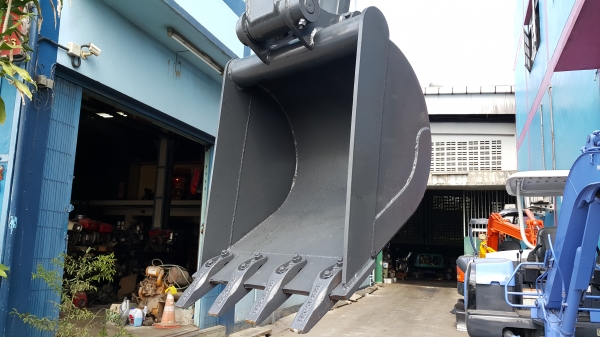 รถขุด KOMATSU รุ่น PC40MR รุ่นใหม่ สวย แทร็กเหล็ก มือสองญี่ปุ่น