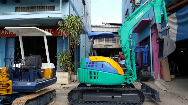 รถขุด KOMATSU รุ่น PC40MR รุ่นใหม่ สวย แทร็กเหล็ก มือสองญี่ปุ่น