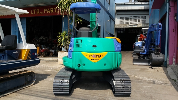 รถขุด KOMATSU รุ่น PC40MR รุ่นใหม่ สวย แทร็กเหล็ก มือสองญี่ปุ่น